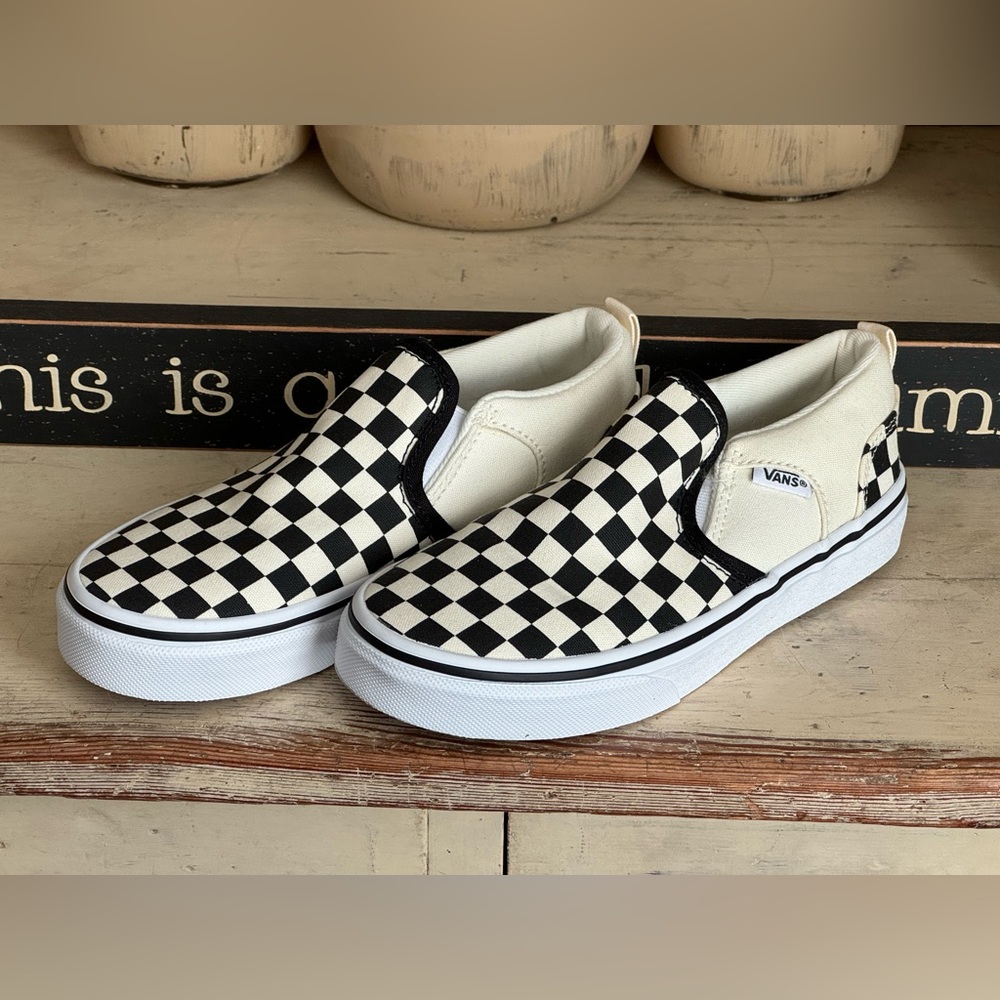 BRAND NEW Kids Slip-on Vans Sneakers Size 1!